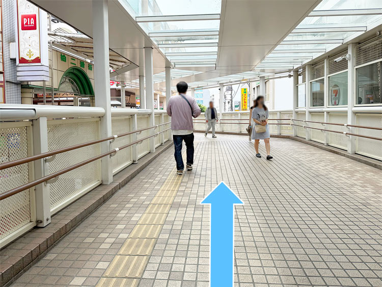 通路を進みます
